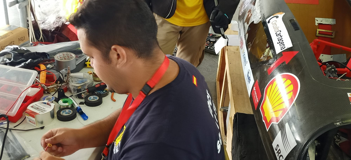 El UPCT Solar Team supera las inspecciones técnicas en la Shell Eco-marathon de Francia